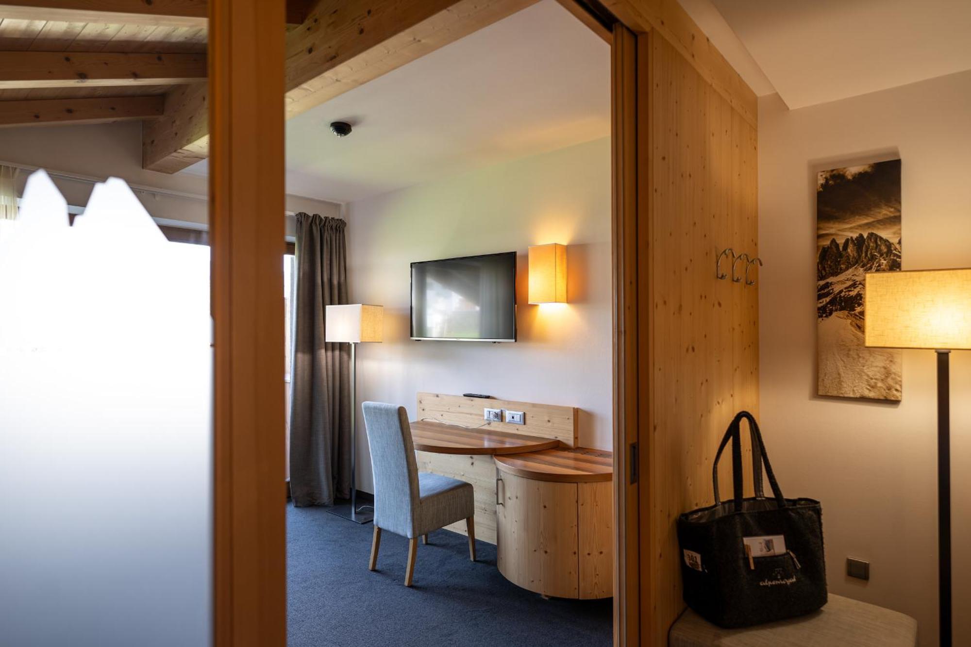 קאסטלרוטו Hotel Alpenroyal מראה חיצוני תמונה